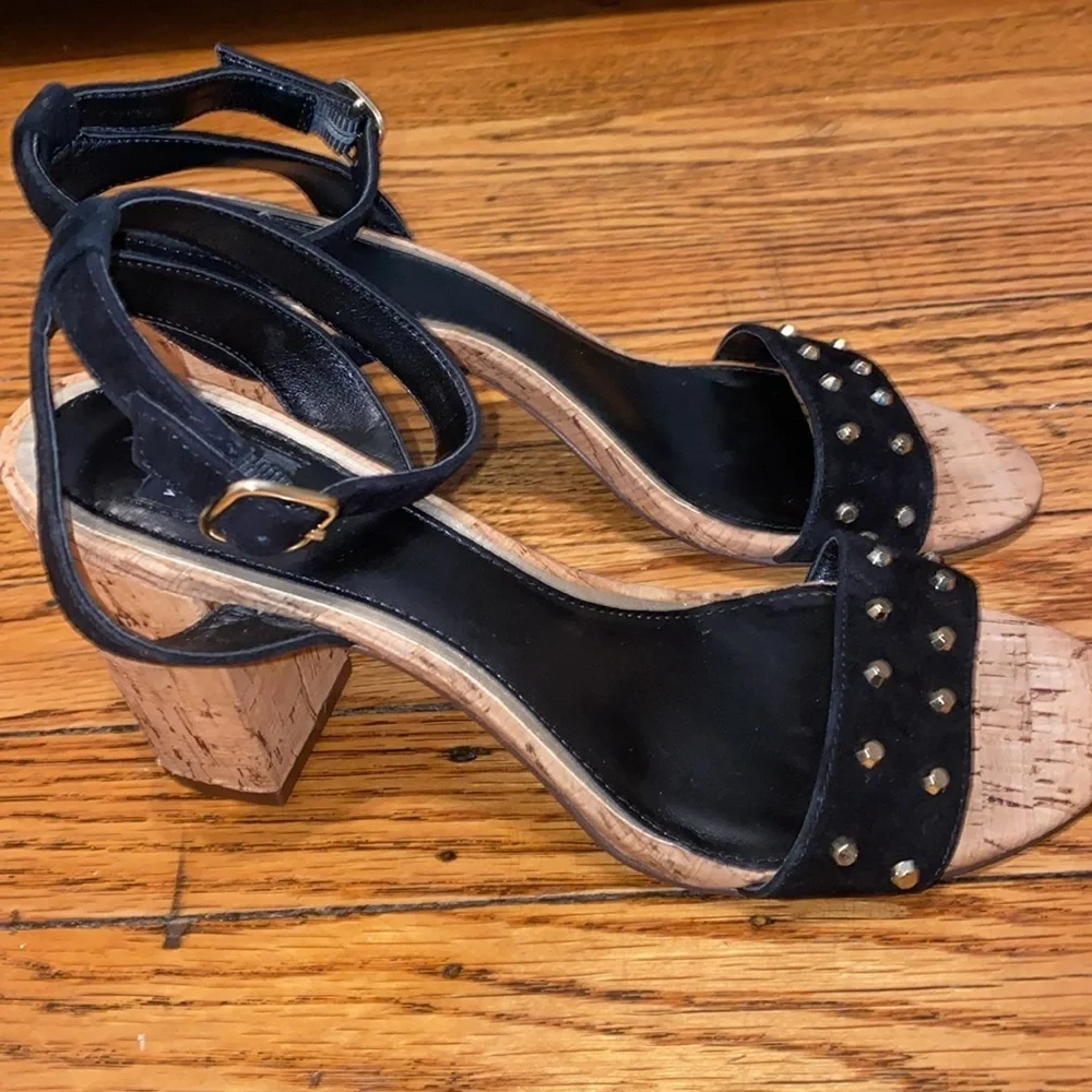 White House black market size 6.5 studded heels